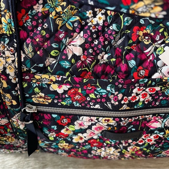 New Modern VERA BRADLEY Itsy Ditsy L Travel Duffle Bag Bandolier Purple Floral - Picture 3 of 13